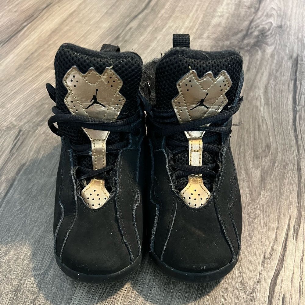 Jordan Toddler true flight high tops black and gold size 9
